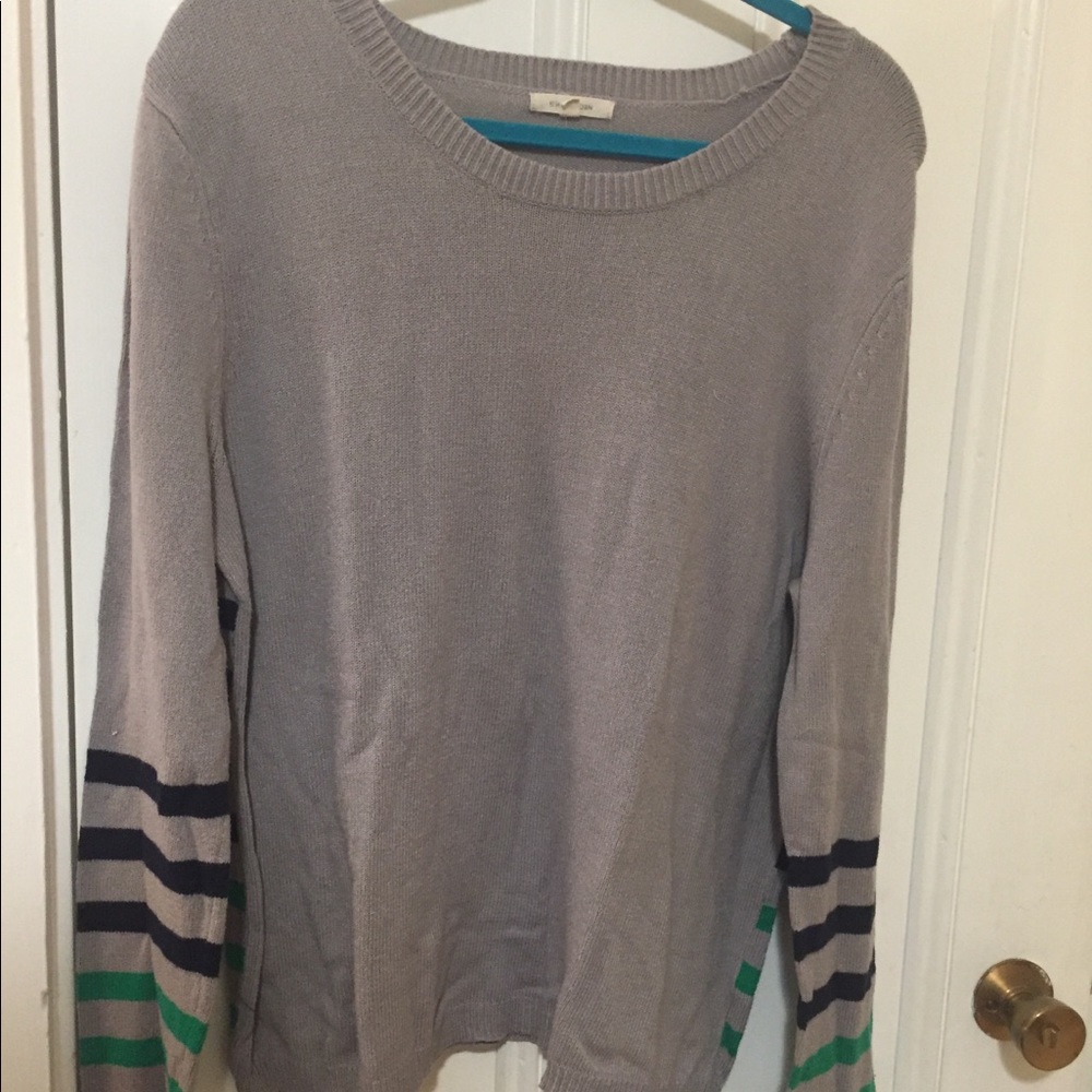 41 hawthorn Gray sweater with stripes on back